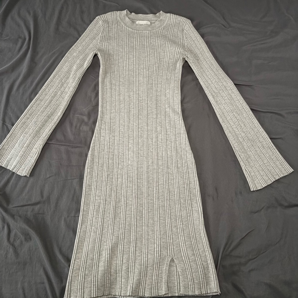 Elegant Gray Ribbed Knit Dress